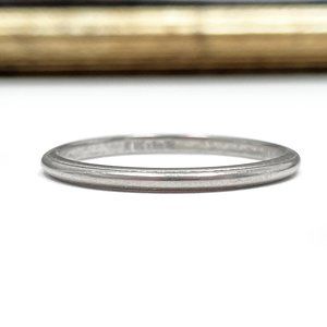 10k Solid White Gold 1.6mm Band Estate Ring (size 8)